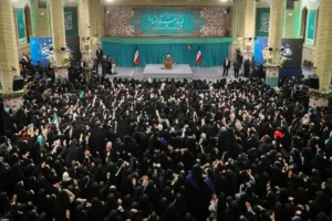 رهبر انقلاب در دیدار هزاران نفر از زنان و دختران: زن، کارگزار خانه نیست، مدیر است