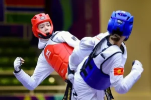 هستی محمدی: درگیری با مبینا نعمت زاده را تکذیب می کنم