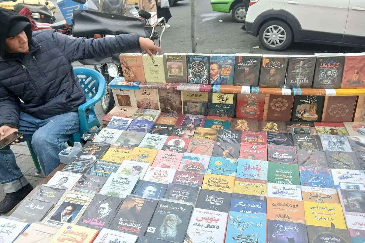 جولان قاچاقچیان کتاب در جامعه/ ناشران پشت دیوار سانسور