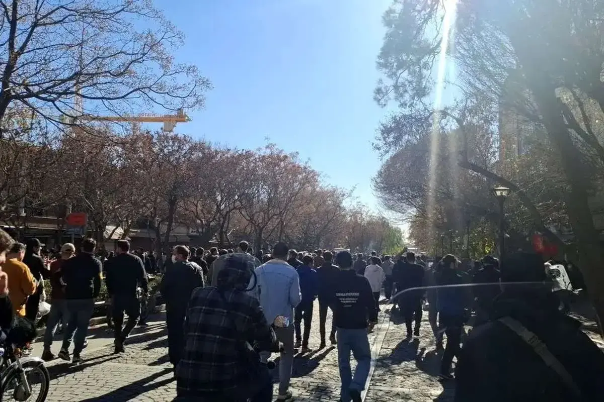 خبرگزاری فارس: دستگاه‌های قضایی شفاف بگویند جوان فوت شده در اعتراضات، بسیجی بود یا معترض؟
