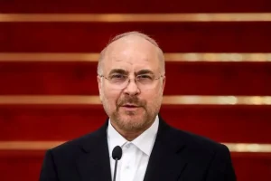 قالیباف برای شرکت در اجلاس PUIC وارد باکو شد