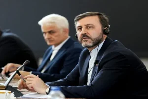 معاون وزیر خارجه: در مورد متن توافق، تقریبا خیلی جلو رفتیم/ اصرار ما این است که ۵۰ درصد از وجوه بلوکه شده بلافاصله با امضای یادداشت تفاهم، در اختیار ایران قرار گیرد؛ مابقی آن هم بعد از طی یک یا دو ماه/ رفع تحریم‌ها و مباحث مرتبط با هسته‌ای در مرحله دوم مذاکرات قرار دارند