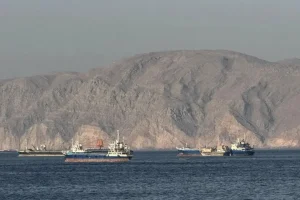 عبور جریان انرژی از تنگه هرمز سرعت گرفت / اولین نفتکش‌های عربستان از تنگه گذشتند / عبور ۸ میلیون بشکه نفت از هرمز