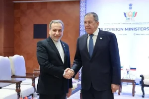 رایزنی تلفنی عراقچی و لاوروف درباره یادداشت تفاهم اسلام‌آباد