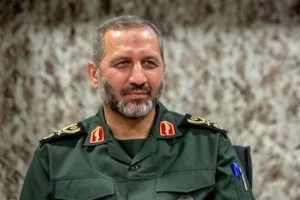 نه یک گام جلوتر و نه یک گام عقبتر، بلکه همراه با ولی خویش باشید