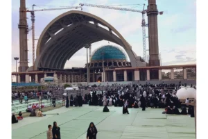 بازگشایی درهای مصلی از ۶ صبح شنبه برای وداع با رهبر شهید