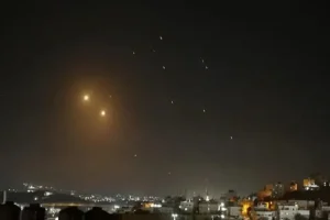 جنگنده‌ها و بالگردها به دنبال یک هدف مشکوک در آسمان ایلات