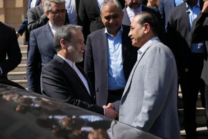 جزئیات جدید از پیش‌نویس تفاهمنامه ۱۴ ماده ای ایران و آمریکا: بازگشایی تنگه طی ۳۰روز، لزوم ارائه طرح‌های بازسازی ایران حداقل به مبلغ ۳۰۰میلیارد دلار توسط آمریکا و متحدانش
