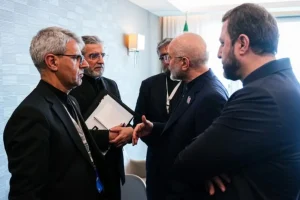 وال استریت ژورنال به نقل از منابع خود: در اتاق مذاکرات سوئیس، لحظات تنش آلود شدیدی رخ داد؛ قالیباف در واکنش به توییت ترامپ، ونس را به شدت مورد سرزنش قرار داد
