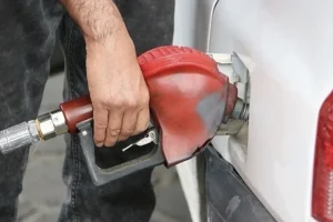 ضرورت کاهش مصرف بنزین در کشور/ امکان واردات نداریم