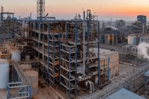 آتش سوزی در یکی از واحدهای پتروشیمی کارون