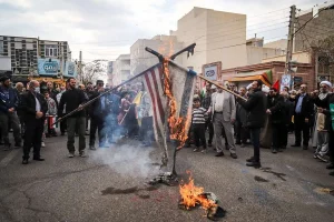 قوه قضائیه: ادعای «ممنوعیت سردادن شعار علیه آمریکا و آتش زدن پرچم این کشور در تجمعات»، کذب است