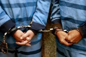 انهدام باند سارقان حرفه‌ای خودرو در تهران / کشف ده‌ها خودروی سرقتی و قطعات آن‌ها