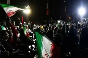 این همه هیاهو برای یک تجمع صدنفره علیه قالیباف و عراقچی؟ / هم پایداریچی ها آمدند، هم جلیلی چی‌ها، هم دولت سیزدهمی‌ها