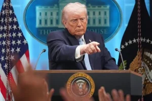 ترامپ «کنجکاوی» را علت درخواست‌های مکرر کمک از ناتو در مورد ایران عنوان کرد!