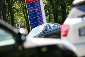 یک سوم آلمانی‌ها به خاطر تنگه هرمز رانندگی نمی‌کنند