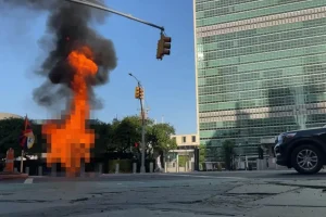 سخنگوی سازمان ملل از خودسوزی فردی مقابل این نهاد در نیویورک ابراز تاسف کرد