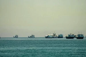 عمان از نجات ۲۳ دریانورد کشتی باری مورد حمله قرار گرفته خبر داد