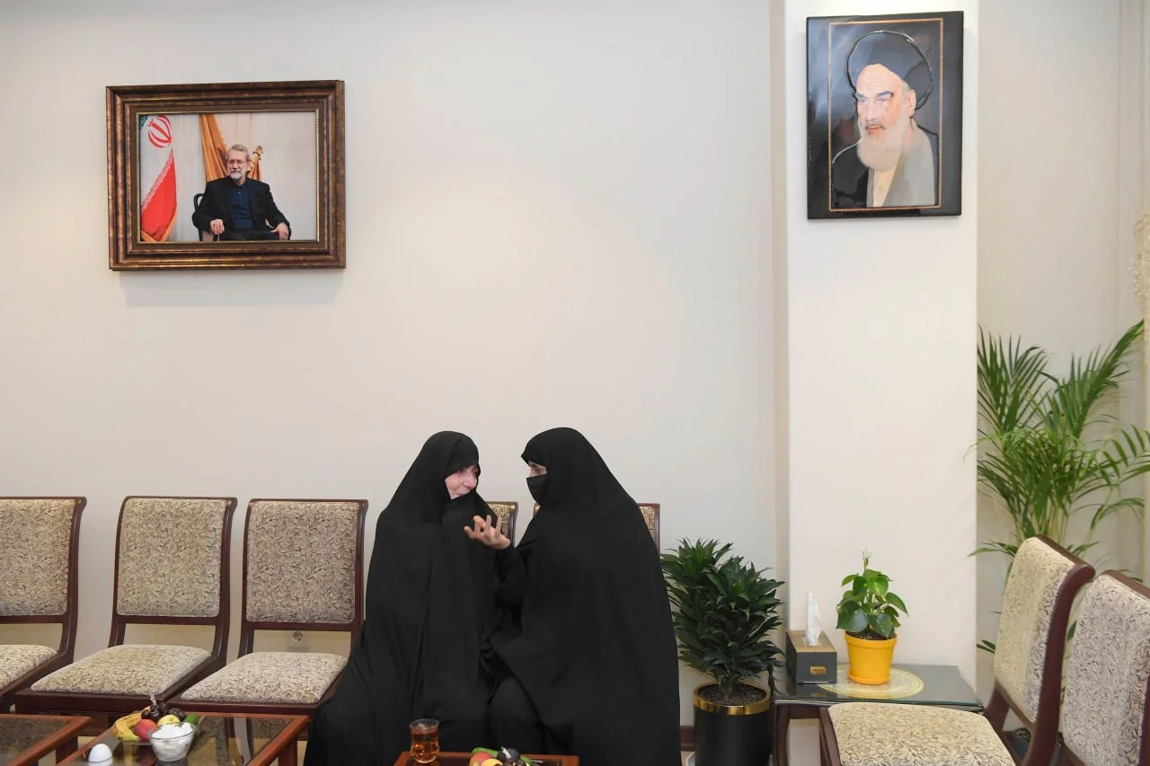 حسن روحانی در دیدار با خانواده لاریجانی