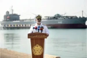 دریادار ایرانی: دشمن خود را برای نبرد با رزمندگان مسلمان آماده کند