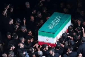 رسانه دفتر رهبر شهید: مراسم وداع خانواده با پیکر مطهر ایشان در حال برگزاری است