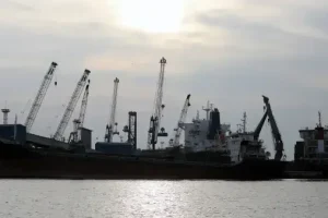 سرمایه‌گذاران از احتمال اخذ عوارض در تنگه مالاکا هراس دارند