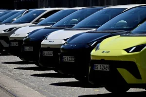 خودروهای برقی در بازار جهانی روسفید شدند