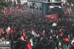 پیکر رهبر شهید انقلاب وارد مسیر تشییع شد