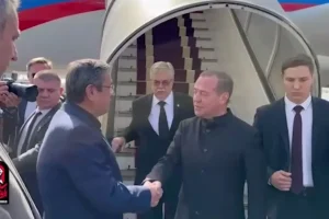 مدودف وارد تهران شد