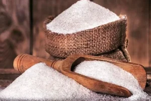 مصرف ماهانه ۲۲۰ هزار تن شکر در کشور / مشکلی در تامین شکر نداریم