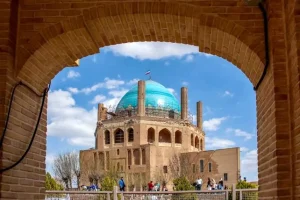 پایان نیم قرن انتظار برای تماشای کامل گنبد سلطانیه / داربست‌های داخلی پس از مرمت کتیبه بزرگ داخل سلطانیه برچیده می‌شود
