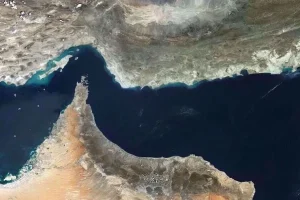 فرمانده سنتکام مدعی مین‌روبی تنگه هرمز شد