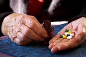کارگران و بازنشستگان، پول خرید دارو ندارند