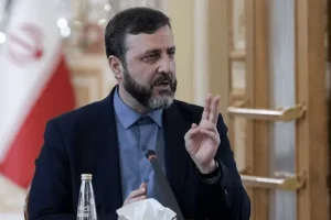 غریب‌آبادی: آلودگی نفتی سواحل جزیره قشم ناشی از آثار تجاوز نظامی خارجی در منطقه است