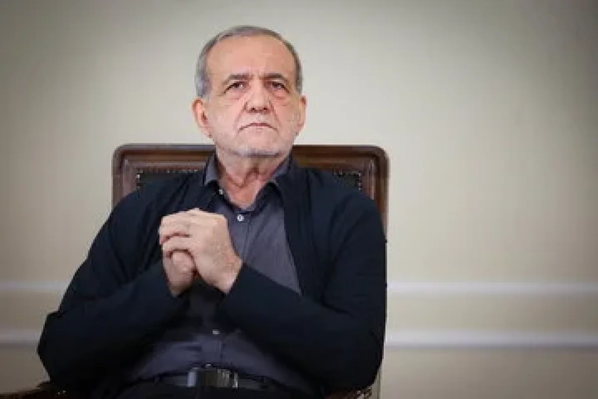 روزنامه اعتماد: دو سال است که دشمن با پزشکیان می‌جنگد؛ دو سال است که صداوسیما هم علیه اوست اما مرد وفاق هنوز استوار است