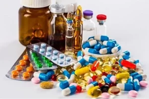 فعالیت ۱۸ هزار داروخانه در کشور / بحران نقدینگی؛ مانعی برای استفاده از ظرفیت کامل دارویی