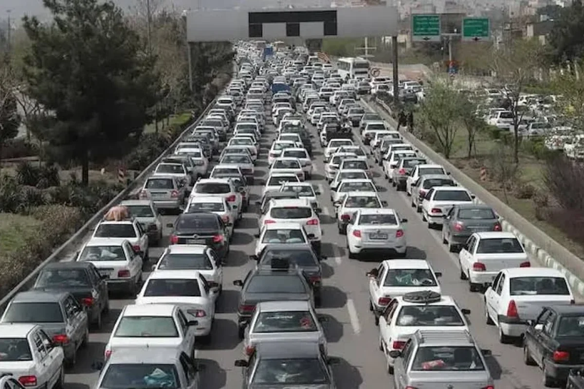ترافیک نیمه‌سنگین در محورهای مواصلاتی منتهی به تهران/ بارش باران در اردبیل و گیلان
