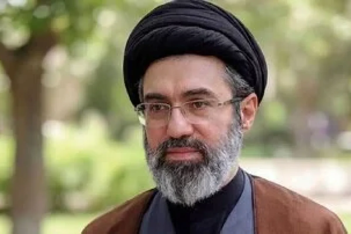 رهبر انقلاب: اقامه نماز نقش ویژه‌ای در جهاد و فتح و ظفر در میدان‌های مبارزه دارد