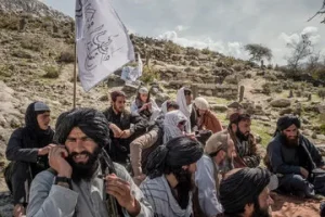 روزنامه جمهوری اسلامی: طالبان بعضی از پست‌های حساس حکومتش را به اعضای القاعده واگذار کرده / فشار بر شیعیان افغانستان هر روز بیشتر از دیروز