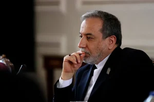 عراقچی: برای رفع موانع عضویت ایران در بانک توسعه نوین بریکس تلاش می‌کنیم