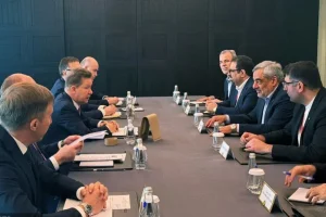 امکان مشارکت گازپروم در پروژه‌های صنعت نفت ایران بررسی شد