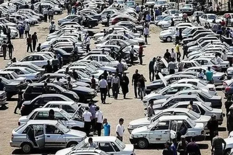 بازار خودرو زیر فشار نوسان ارز و افت عرضه/ خریداران به بازار کارکرده‌ها کوچ کردند