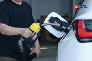 فروش خودروهای بنزینی برای اولین بار به زیر ۵۰ درصد رسید / خودروهای برقی در مسیر سلطه بر بازار
