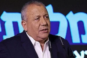 آیزنکوت، رقیب انتخاباتی نتانیاهو: سرنگونی نظام ایران با حملات نظامی ممکن نیست